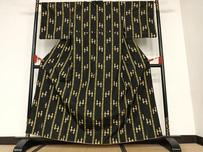平和屋着物●上質な紬 井桁絣文様 黒地 正絹 逸品 AAAT0570zg