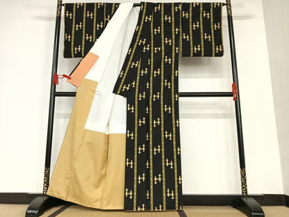 平和屋着物●上質な紬 井桁絣文様 黒地 正絹 逸品 AAAT0570zg