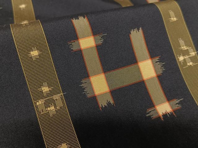 平和屋着物●上質な紬 井桁絣文様 黒地 正絹 逸品 AAAT0570zg