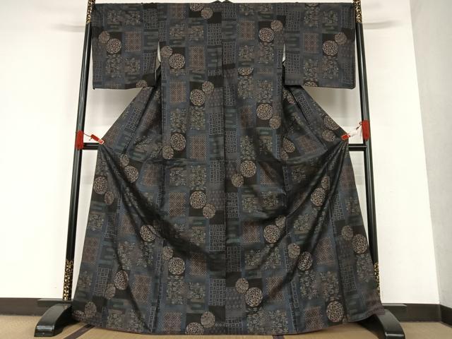 平和屋着物●本場大島紬　9マルキ　市松花文　正絹　逸品　AAAT0588zg