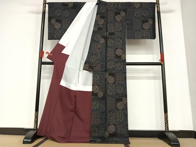平和屋着物●本場大島紬　9マルキ　市松花文　正絹　逸品　AAAT0588zg
