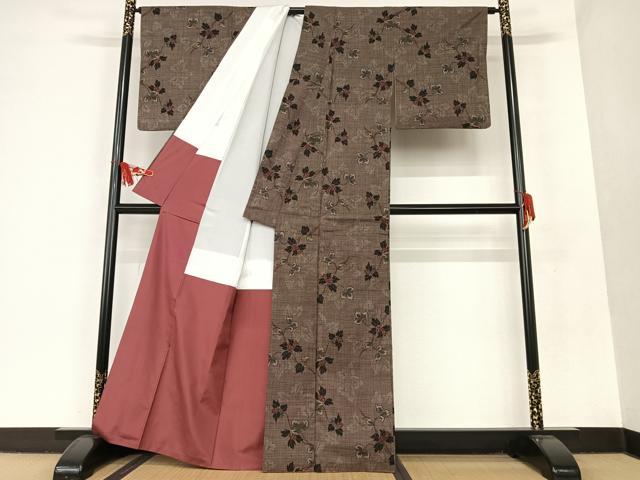 平和屋着物●本場大島紬 泥染め 7マルキ 枝花文 正絹 逸品 AAAT0642zg