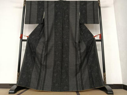 平和屋着物●結城紬 80亀甲 舞蝶間道 黒地 やまと誂製 正絹 逸品 AAAT0648zg
