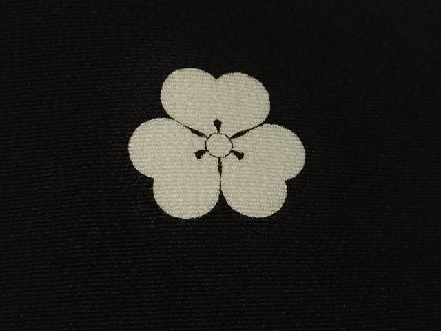 平和屋着物●創業460年・千總　黒留袖　駒刺繍　冊子花文　金彩　正絹　逸品　AAAT2234ck