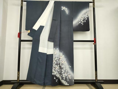 平和屋着物●訪問着　駒刺繍　葡萄蔦草文　暈し染　金彩　正絹　逸品　AAAT6715ck