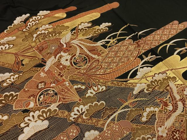 洗える黒留袖 鳥茎花扇柄 金彩 5ツ紋 化繊 広衿 袷 YK-863 洗える黒留袖 鳥茎花扇柄 金彩 5ツ紋 化繊 広衿 袷