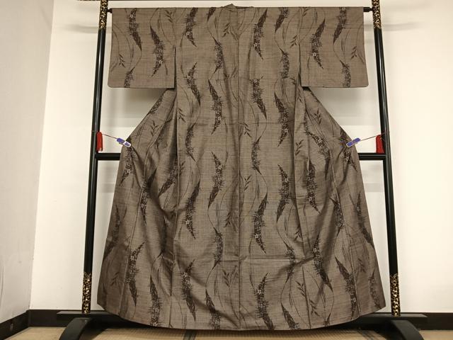 平和屋着物●本場大島紬　９マルキ　舞花文　正絹　逸品　AAAU0010np