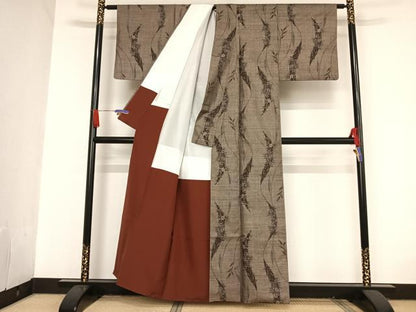 平和屋着物●本場大島紬　９マルキ　舞花文　正絹　逸品　AAAU0010np