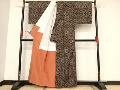 平和屋着物●本場大島紬 ７マルキ 幾何学花文 正絹 逸品 AAAU0091np