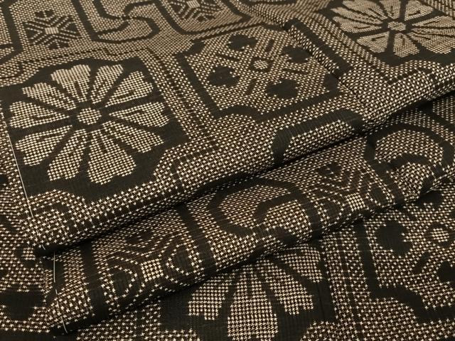 平和屋着物●本場大島紬 ７マルキ 幾何学花文 正絹 逸品 AAAU0091np