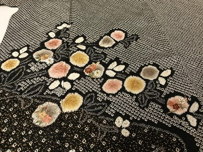 平和屋着物●訪問着 総絞り 刺繍 流水草花文 黒地 金彩 金銀糸 正絹 逸品 AAAU0134np