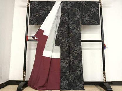 平和屋着物●本場大島紬　９マルキ　更紗花蝶文　やまと誂製　正絹　逸品　未使用　AAAU0343np