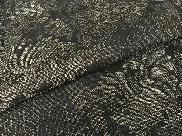 平和屋着物●本場大島紬　９マルキ　更紗花蝶文　やまと誂製　正絹　逸品　未使用　AAAU0343np