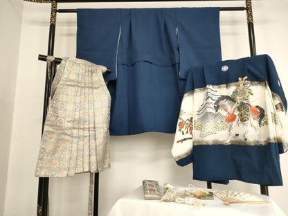 平和屋着物[]七五三　男の子　5歳　祝着・羽織・行灯袴・小物セット　騎馬風景文　金彩　AAAU5376ja