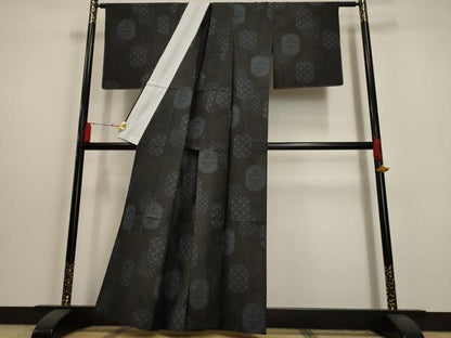 平和屋着物▽上質な紬　単衣　亀甲重ね幾何学文様　黒地　正絹　逸品　未使用　AAAU6472iu