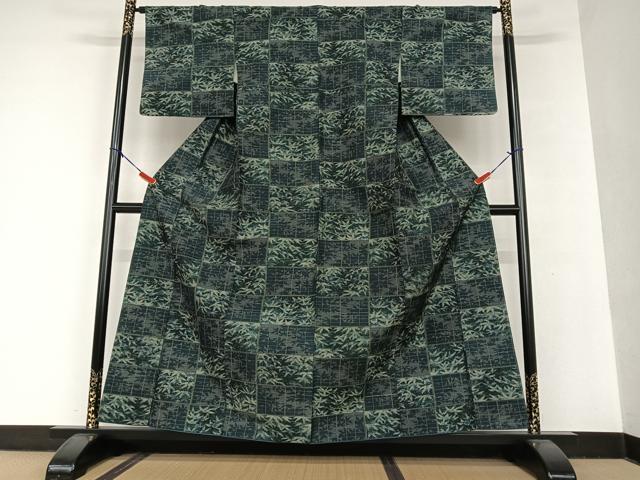 平和屋着物●本場大島紬　7マルキ　総絣　市松笹文　黒地　正絹　逸品　AAAU8212zg