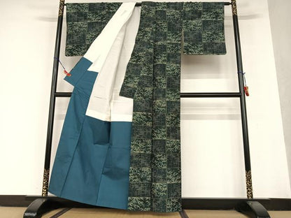 平和屋着物●本場大島紬　7マルキ　総絣　市松笹文　黒地　正絹　逸品　AAAU8212zg