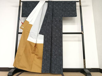 平和屋着物●本場大島紬 花唐草文 黒地 やまと誂製 正絹 逸品 AAAU8262zg