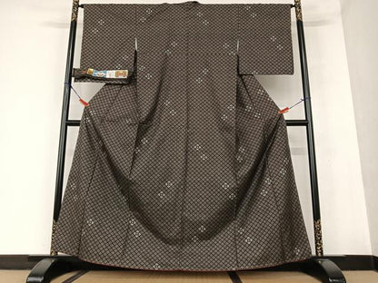 平和屋着物●本場大島紬 純泥染め 7マルキ 手織り 花菱文 証紙付き 正絹 逸品 未使用 AAAU8293zg