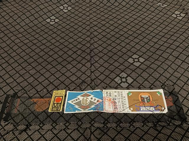 平和屋着物●本場大島紬 純泥染め 7マルキ 手織り 花菱文 証紙付き 正絹 逸品 未使用 AAAU8293zg