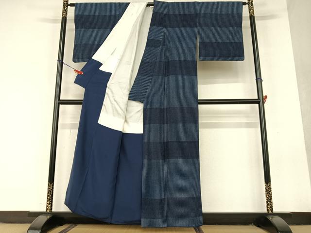 平和屋着物●藍造り国選定無形文化財　藍師・佐藤昭人　小紋　天然阿波藍灰汁発酵建本藍　横段文　反端付き　正絹　逸品　AAAU8299zg