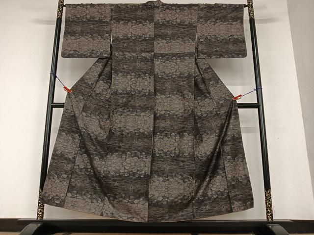 平和屋着物●本場大島紬 泥染め 9マルキ 石畳 正絹 逸品 AAAU8319zg