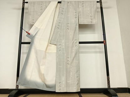 平和屋着物●本場大島紬 白大島 120亀甲 花唐草竹文 正絹 逸品 AAAU8338zg