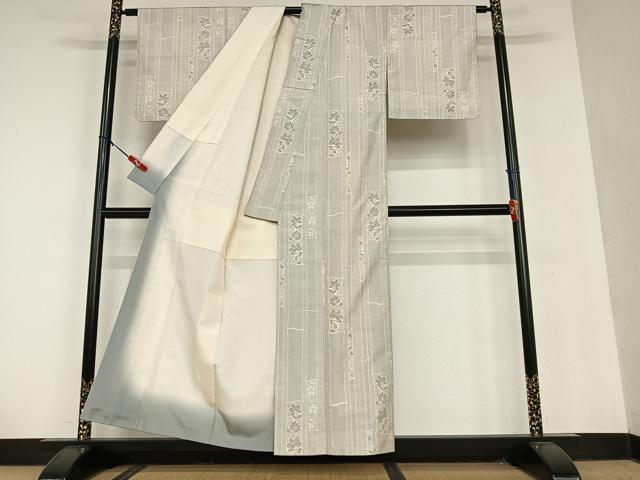 平和屋着物●本場大島紬 白大島 120亀甲 花唐草竹文 正絹 逸品 AAAU8338zg