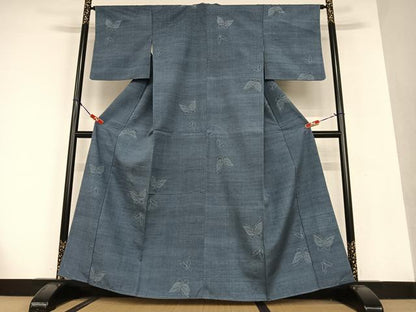 平和屋着物●結城紬 100亀甲 飛び亀甲柄 舞蝶文 正絹 逸品 AAAU8340zg