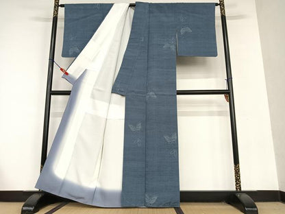 平和屋着物●結城紬 100亀甲 飛び亀甲柄 舞蝶文 正絹 逸品 AAAU8340zg