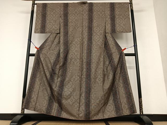 平和屋着物●本場大島紬　泥染め　9マルキ　草花間道　正絹　逸品　AAAU8435zg