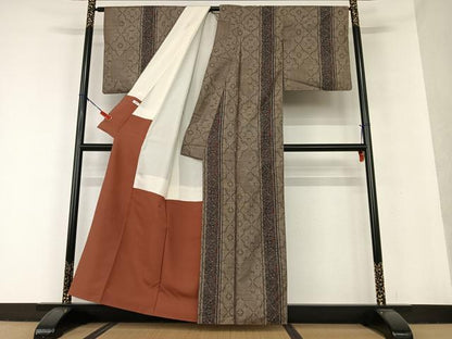 平和屋着物●本場大島紬　泥染め　9マルキ　草花間道　正絹　逸品　AAAU8435zg