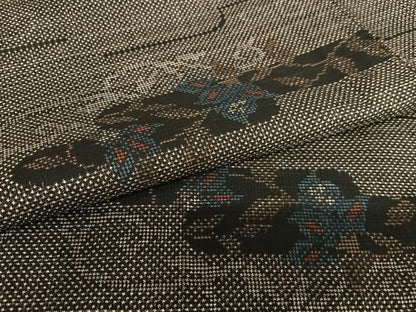 平和屋着物●本場大島紬　泥染め　7マルキ　花唐草文　正絹　逸品　AAAV7013zg