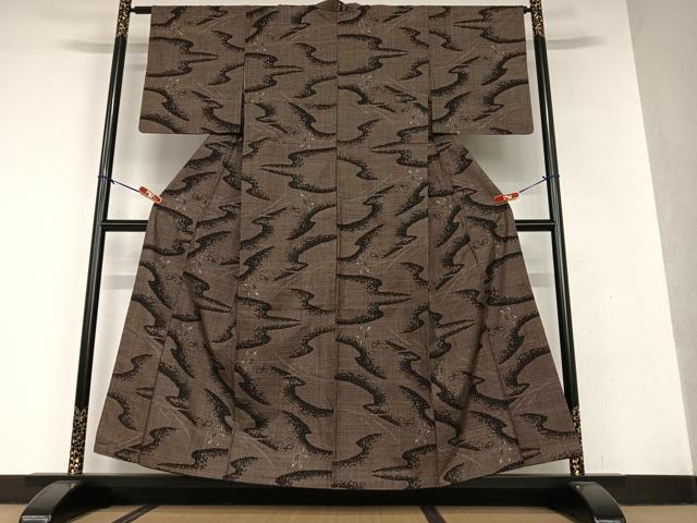 平和屋着物●本場大島紬 泥染め 7マルキ 舞花文 正絹 逸品 AAAV7027zg