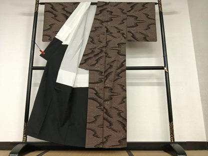 平和屋着物●本場大島紬 泥染め 7マルキ 舞花文 正絹 逸品 AAAV7027zg