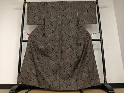 平和屋着物●本場大島紬　泥染め　7マルキ　花菱文　正絹　逸品　AAAV7115zg