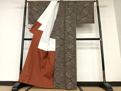 平和屋着物●本場大島紬　泥染め　7マルキ　花菱文　正絹　逸品　AAAV7115zg