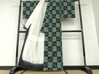 平和屋着物●上質な紬 市松舞蝶文 正絹 逸品 AAAV7199zg