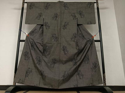 平和屋着物●本場大島紬　7マルキ　唐獅子　黒地　正絹　逸品　AAAV7209zg