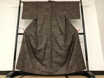 平和屋着物●本場大島紬　泥染め　7マルキ　横段花丸文　正絹　逸品　AAAV7224zg