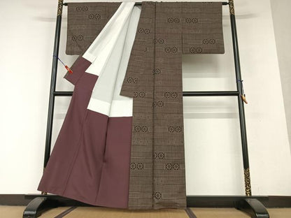 平和屋着物●本場大島紬　泥染め　7マルキ　横段花丸文　正絹　逸品　AAAV7224zg