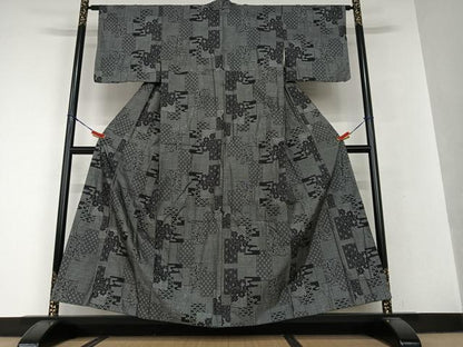 平和屋着物●本場大島紬 9マルキ 色紙重ね草花文 黒地 正絹 逸品 AAAV7254zg