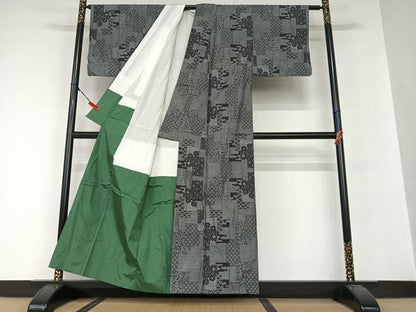 平和屋着物●本場大島紬 9マルキ 色紙重ね草花文 黒地 正絹 逸品 AAAV7254zg