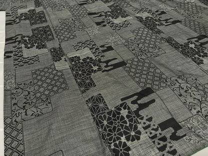 平和屋着物●本場大島紬 9マルキ 色紙重ね草花文 黒地 正絹 逸品 AAAV7254zg