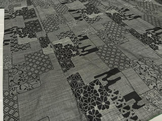 平和屋着物●本場大島紬 9マルキ 色紙重ね草花文 黒地 正絹 逸品 AAAV7254zg
