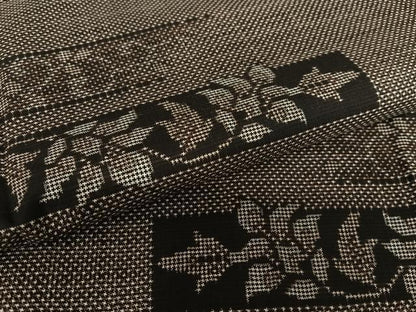 平和屋着物●本場大島紬 泥染め 7マルキ 横段更紗花文 正絹 逸品 AAAV7291zg
