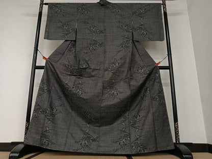 平和屋着物●本場大島紬 7マルキ 枝葉文 黒地 正絹 逸品 未使用 AAAV7389zg