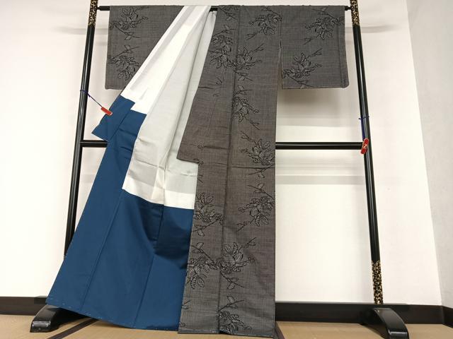 平和屋着物●本場大島紬 7マルキ 枝葉文 黒地 正絹 逸品 未使用 AAAV7389zg