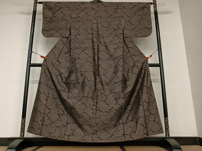 平和屋着物●本場大島紬 泥染め 雲重ね文 黒地 正絹 逸品 AAAV7498zg