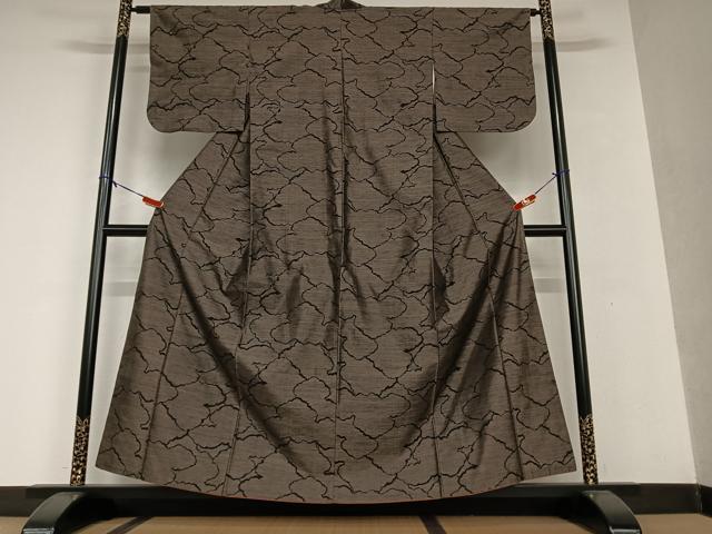 平和屋着物●本場大島紬 泥染め 雲重ね文 黒地 正絹 逸品 AAAV7498zg